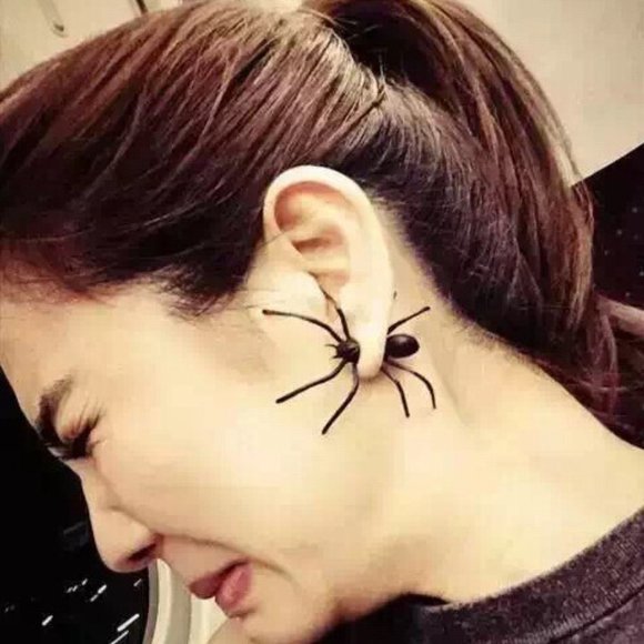 (BI) Black spider earring - Picture 1 of 3